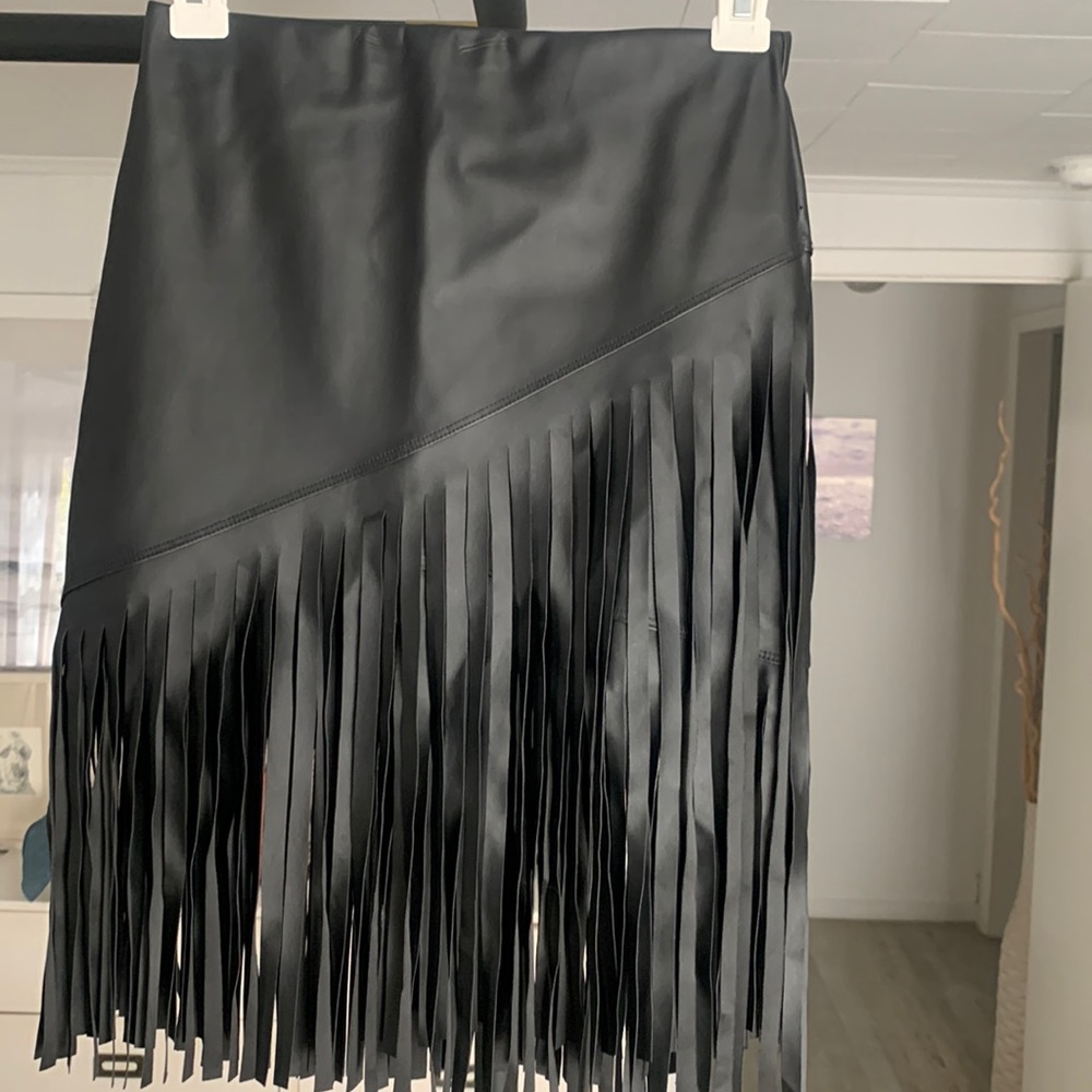 FRINGE FAUX LEATHER MINISKIRT